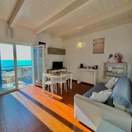 Alba Suite-Rome Airport Fco-Fronte Mare Фиумичино Екстериор снимка