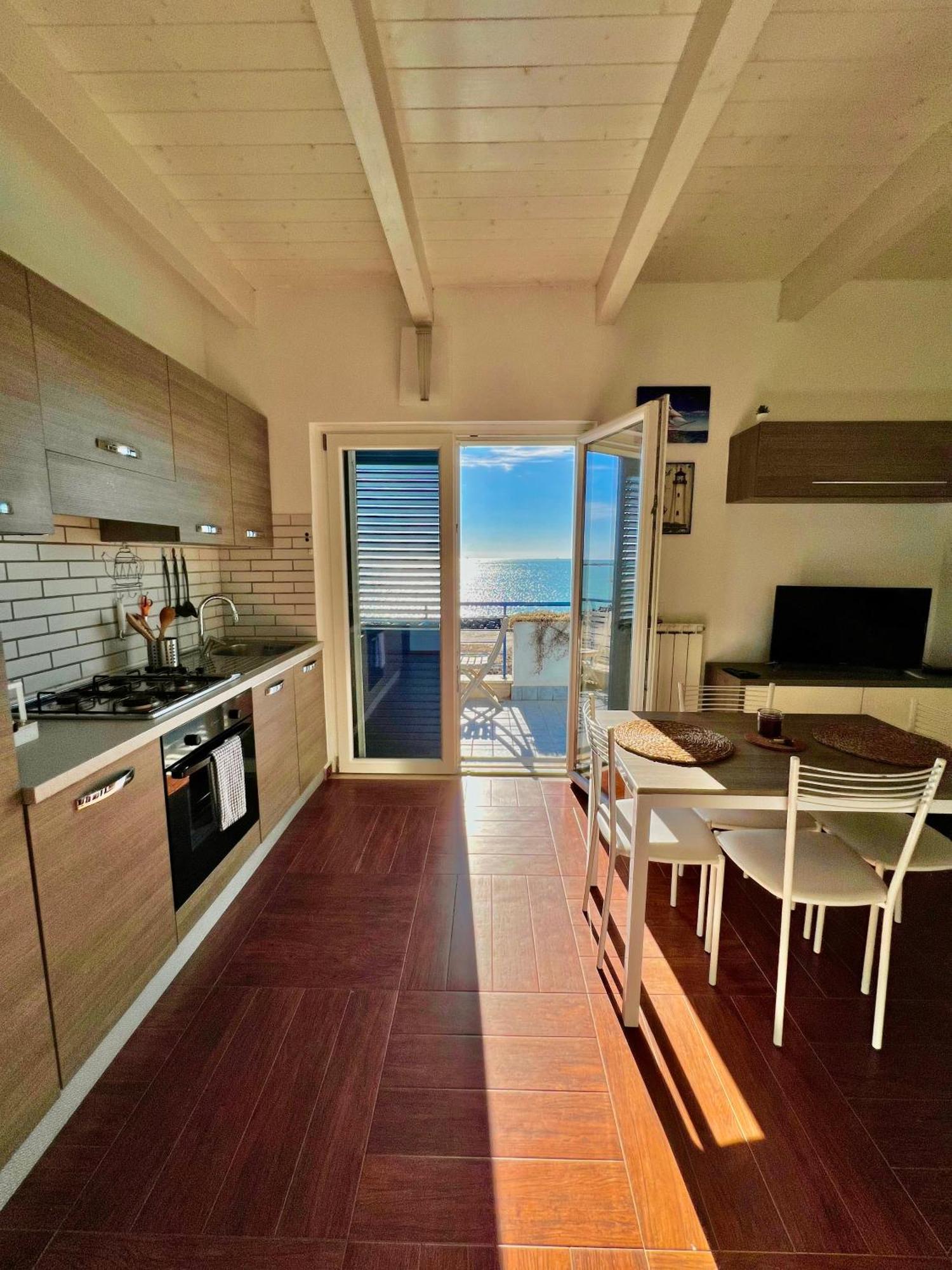 Alba Suite-Rome Airport Fco-Fronte Mare Фиумичино Екстериор снимка